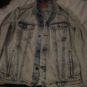 Men’s Levi’s jean jacket
